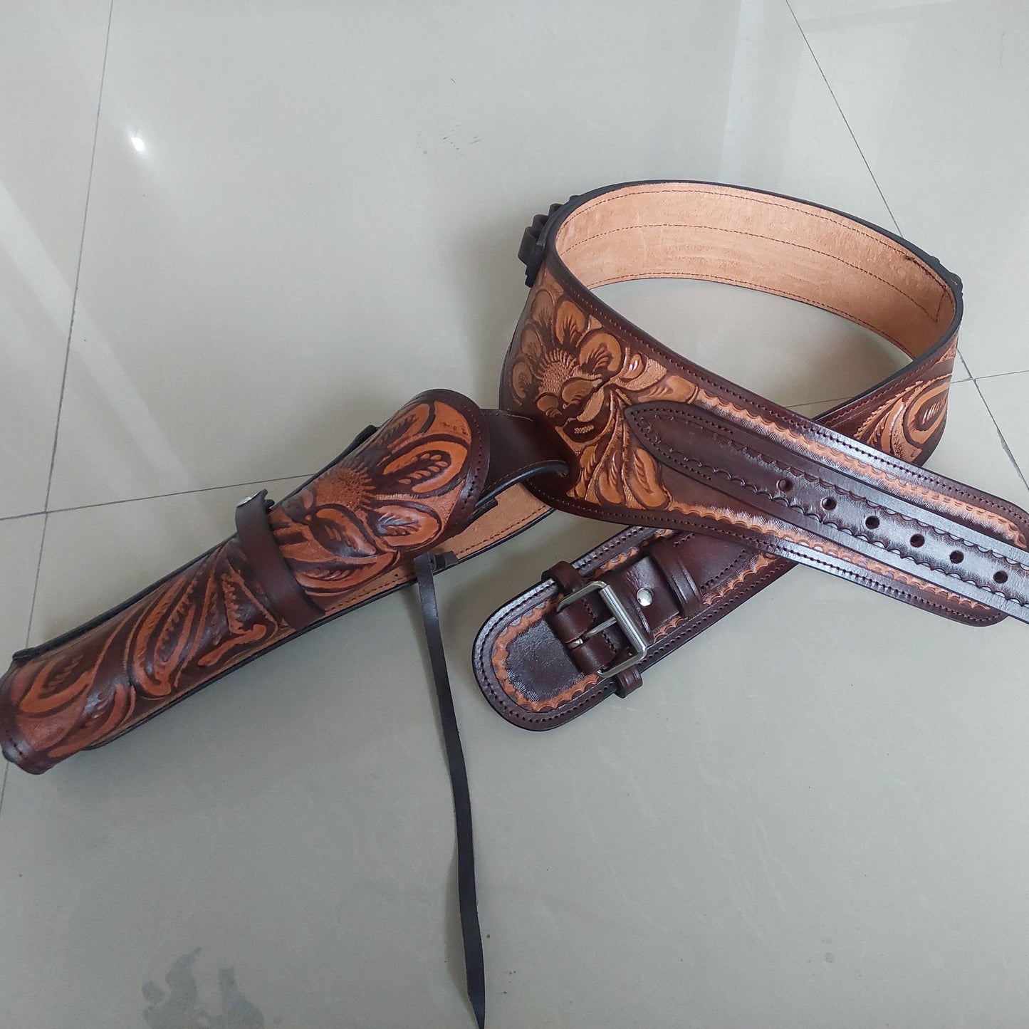 Revolver holster Belt