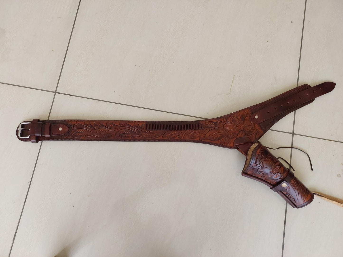 Handmade Tooled Leather Western Gun Holster & Belt – Cowboy Style – Fits .22, .38/357, .44./45 Caliber Revolvers