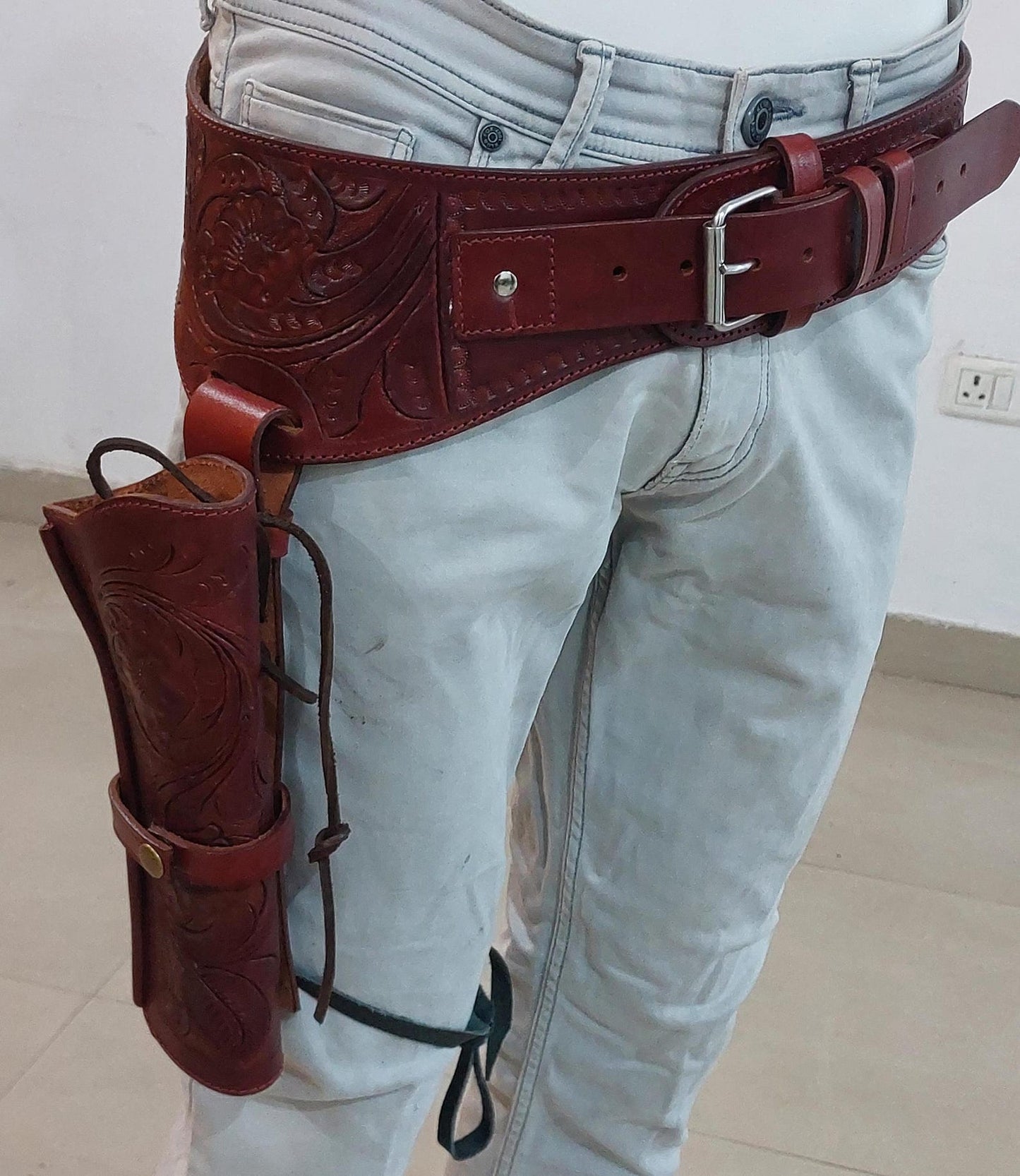 Custom Handmade Leather Revolver Holster Belt – Dual Color – Western Cowboy Style – Fits .22 .38/357 .44/45 Cal