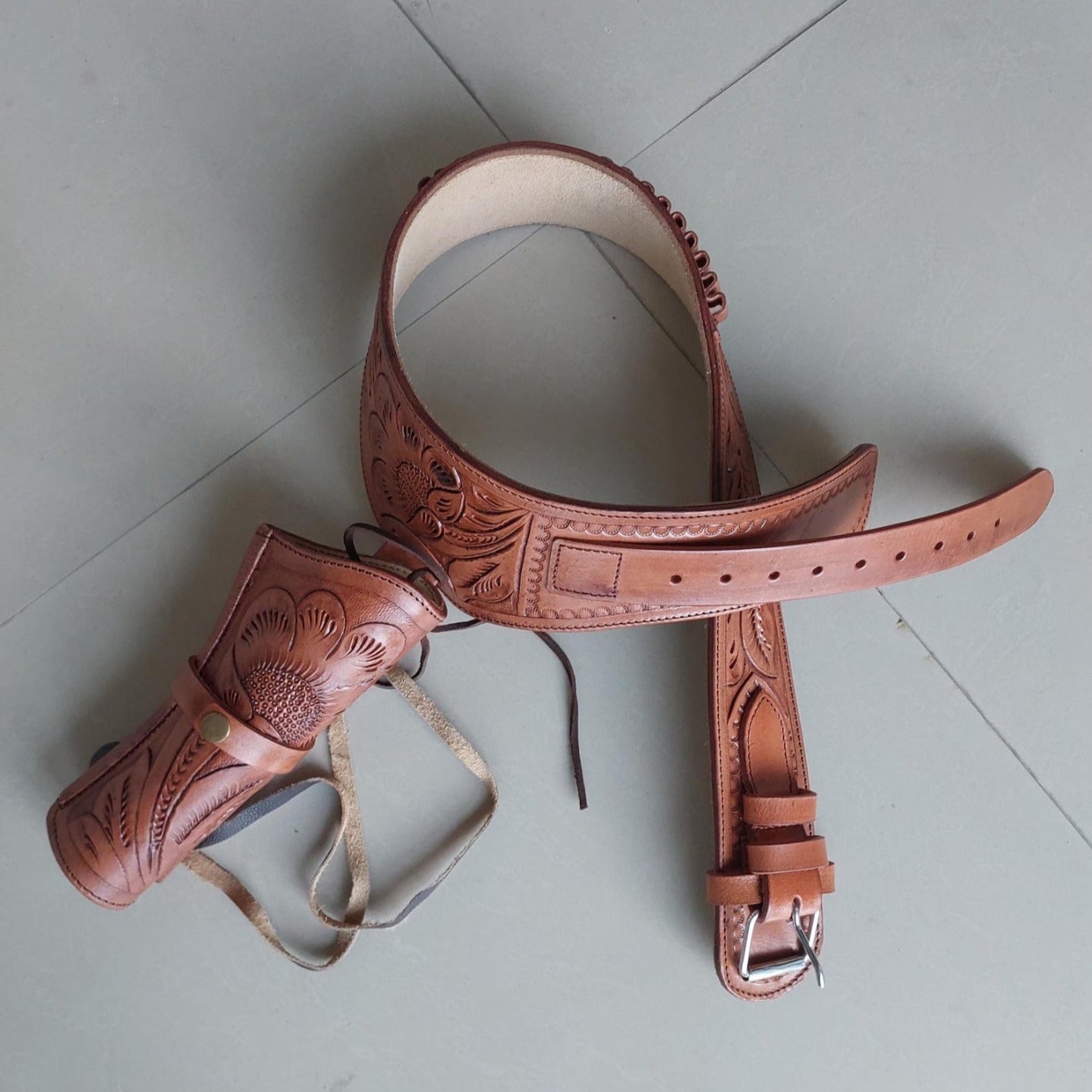 Revolver holster Belt