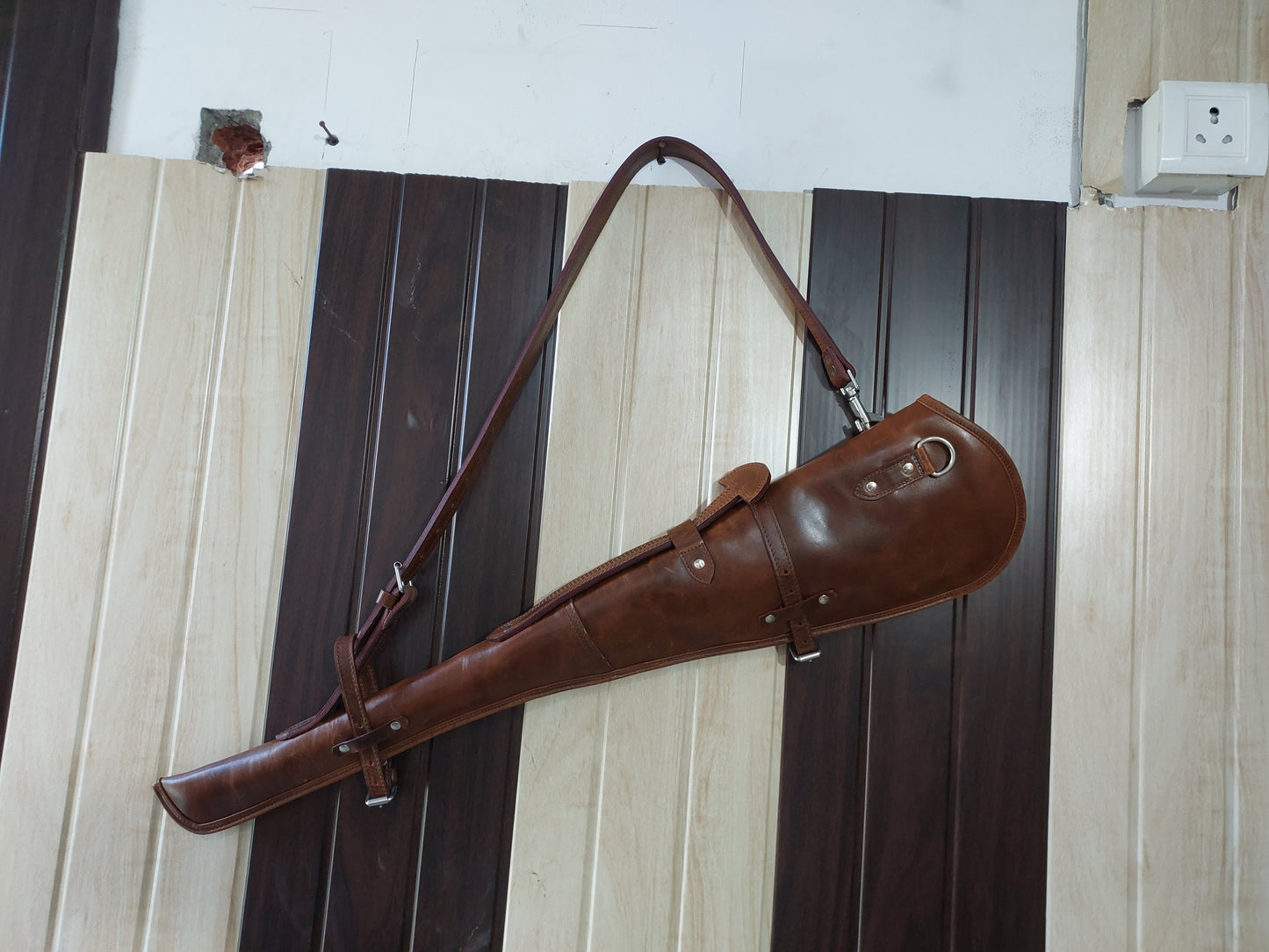 Western Style 33” Rifle Scabbard in Vintage Brown Full Grain Leather – Vintage Cowboy Gear Display