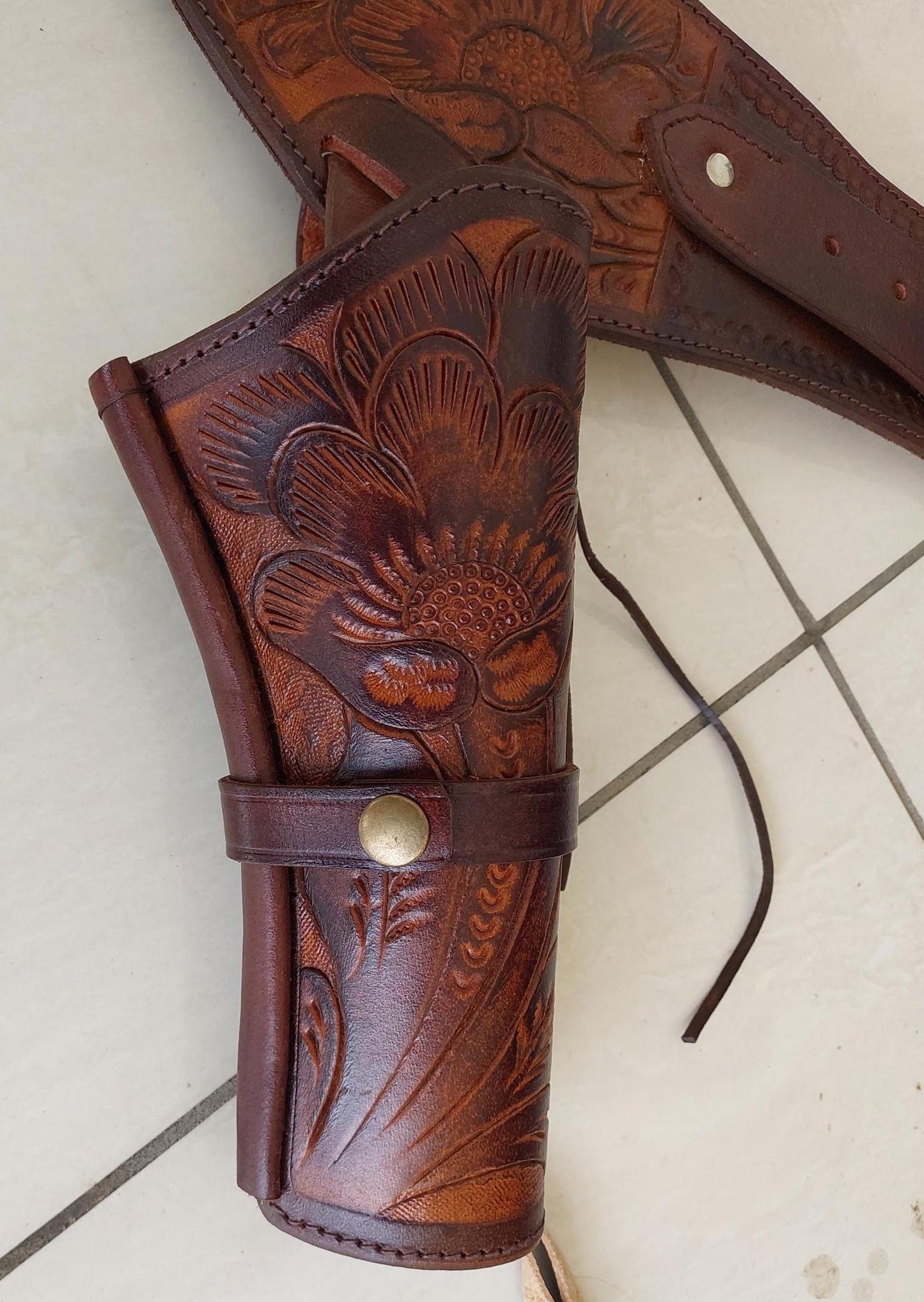 Handmade Western Gun Holster Belt – Genuine Tooled Leather – Fits .22, .38/357, .44/45 Cal Revolvers – Old West Cowboy Style – Christmas Gift for Him