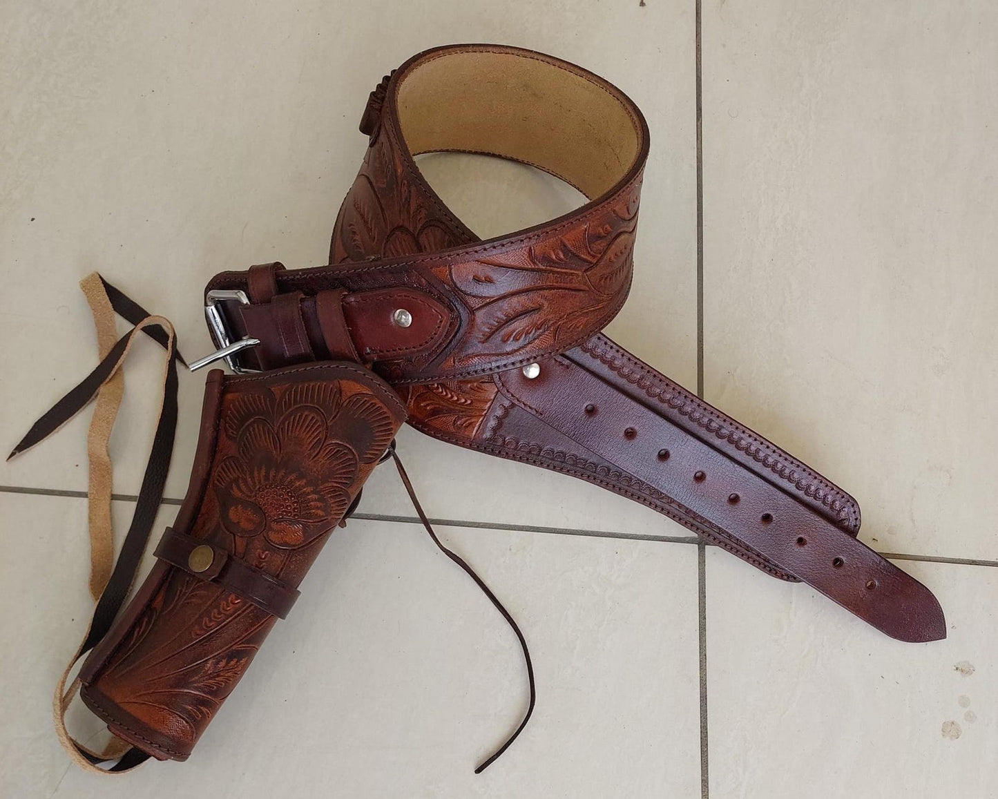 Old West Style Leather Gun Holster Belt – Handmade & Tooled – Fits .22, .38/357, .44/45 Cal Revolver – Western Cowboy Gift for Him