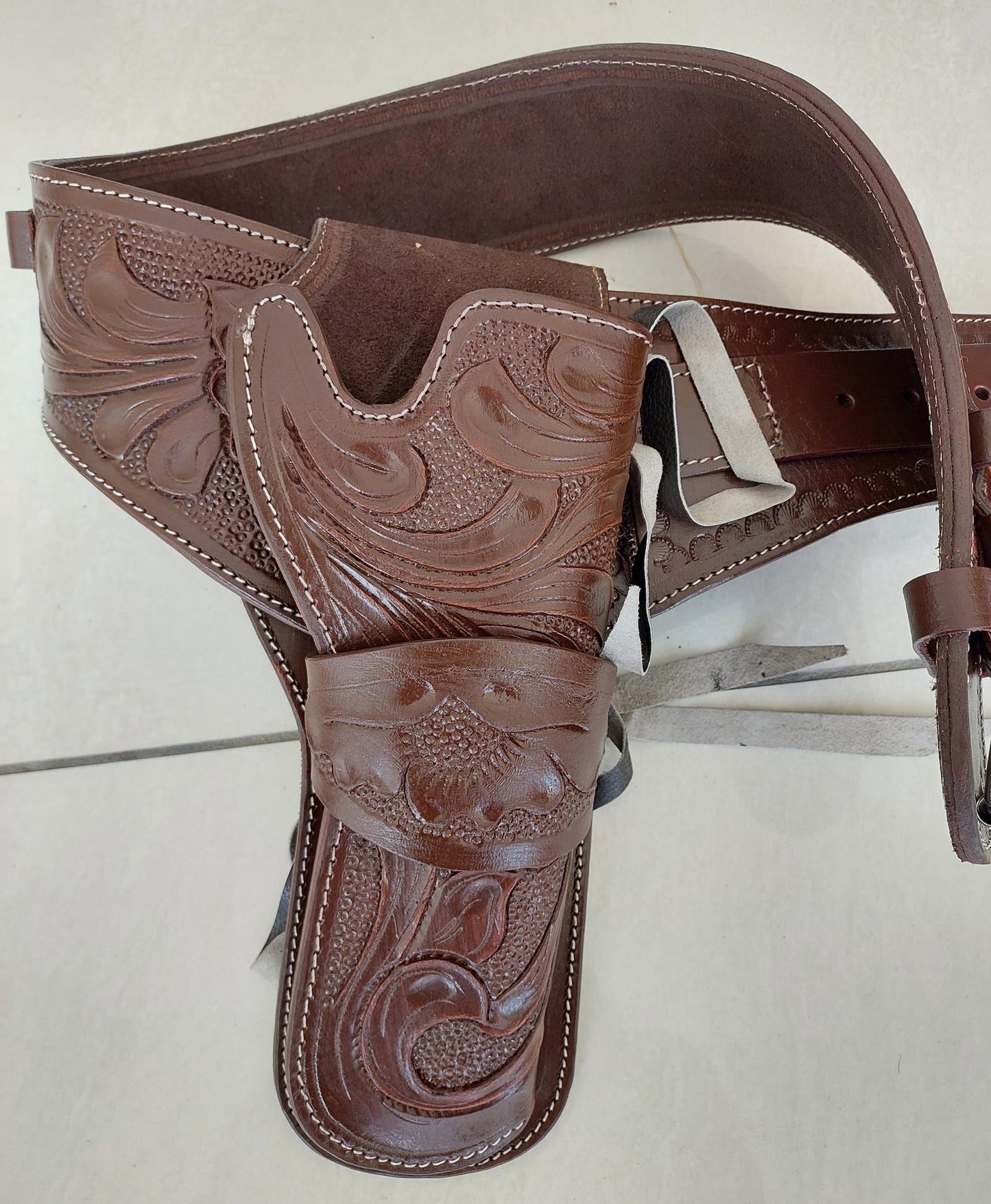 Western Leather Black Gun Holster  Belt – Handmade Old West Cowboy Style – Tooled Case for .22, .38/357, .44/45 Revolvers – Brown