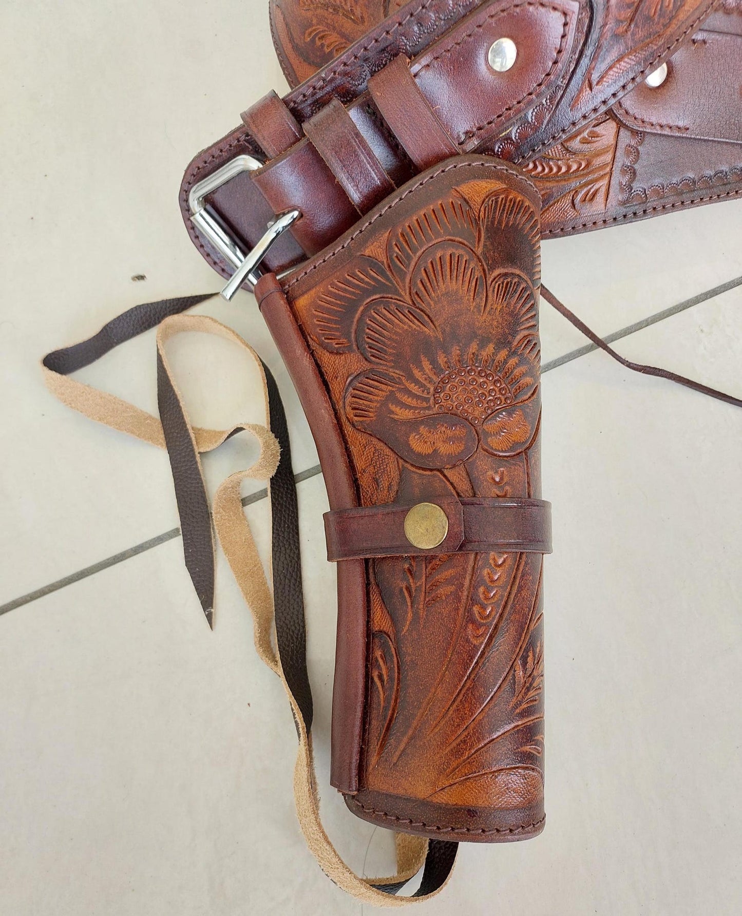Old West Style Leather Gun Holster Belt – Handmade & Tooled – Fits .22, .38/357, .44/45 Cal Revolver – Western Cowboy Gift for Him