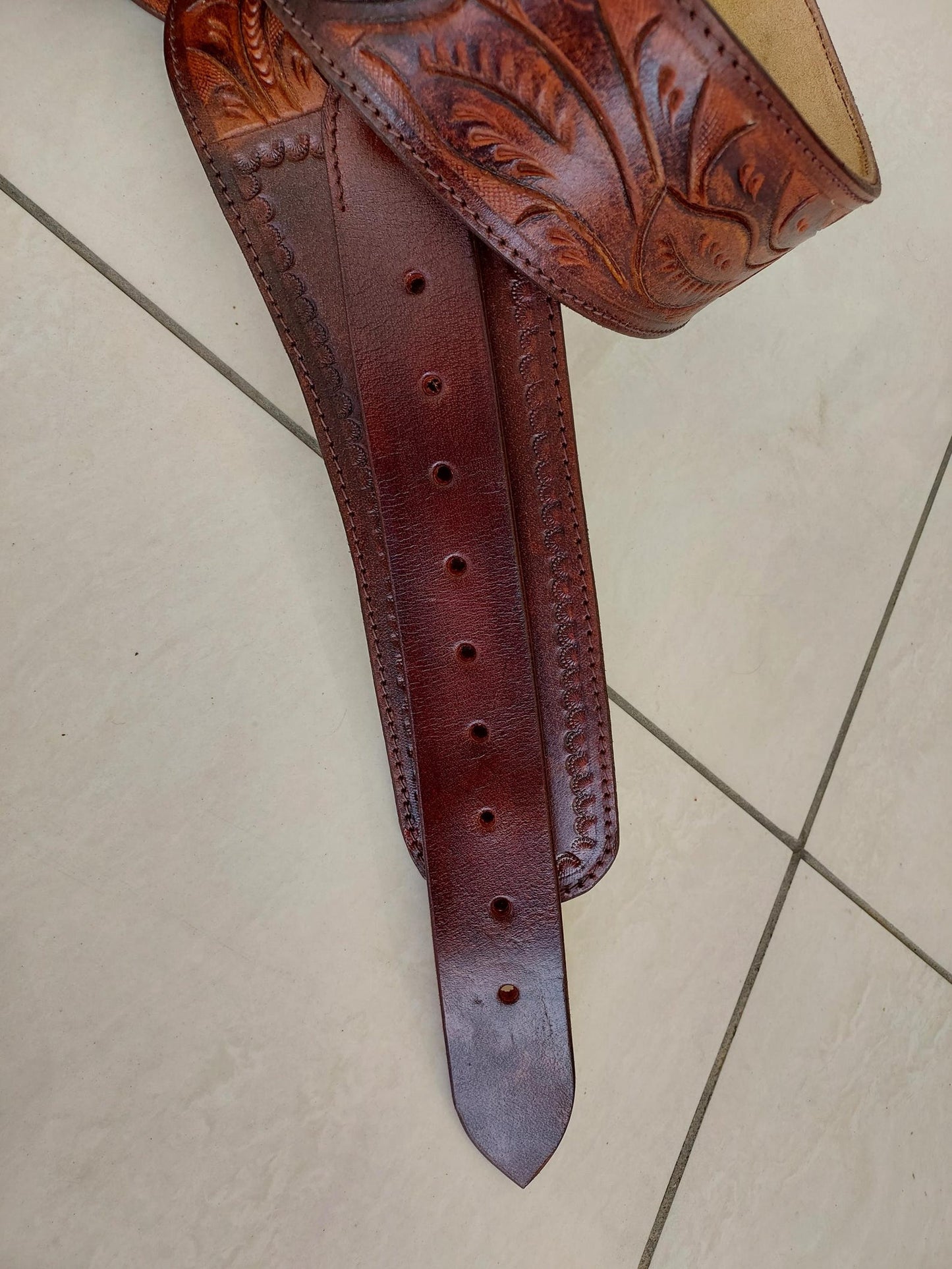 Handmade Tooled Leather Western Gun Holster & Belt – Cowboy Style – Fits .22, .38/357, .44./45 Caliber Revolvers