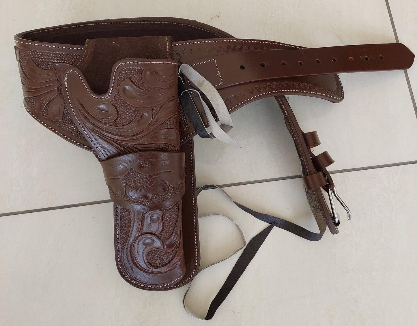 Western Leather Black Gun Holster  Belt – Handmade Old West Cowboy Style – Tooled Case for .22, .38/357, .44/45 Revolvers – Brown