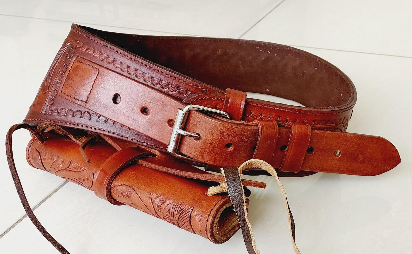 Handmade Western Leather Gun Holster Belt – Tooled Cowboy Style – Fits .22, .38/357, .44/45 Cal Revolvers – Old West Design