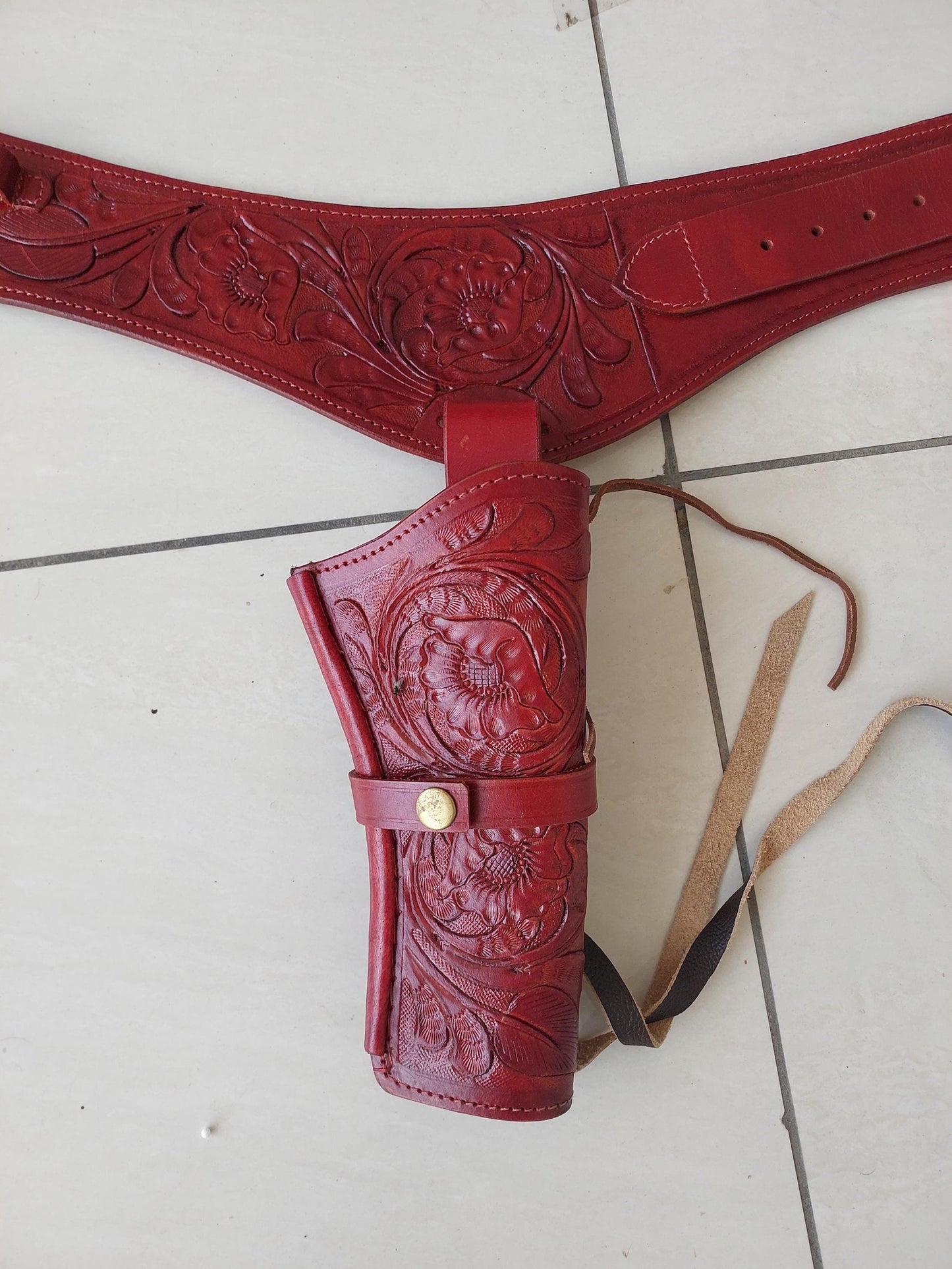 Western Gun Holster & Belt – Handmade Red Floral Tooled Leather – Cowboy Style – Fits .22, .38/357, .44/45 Caliber – 4" to 6.5" Barrel
