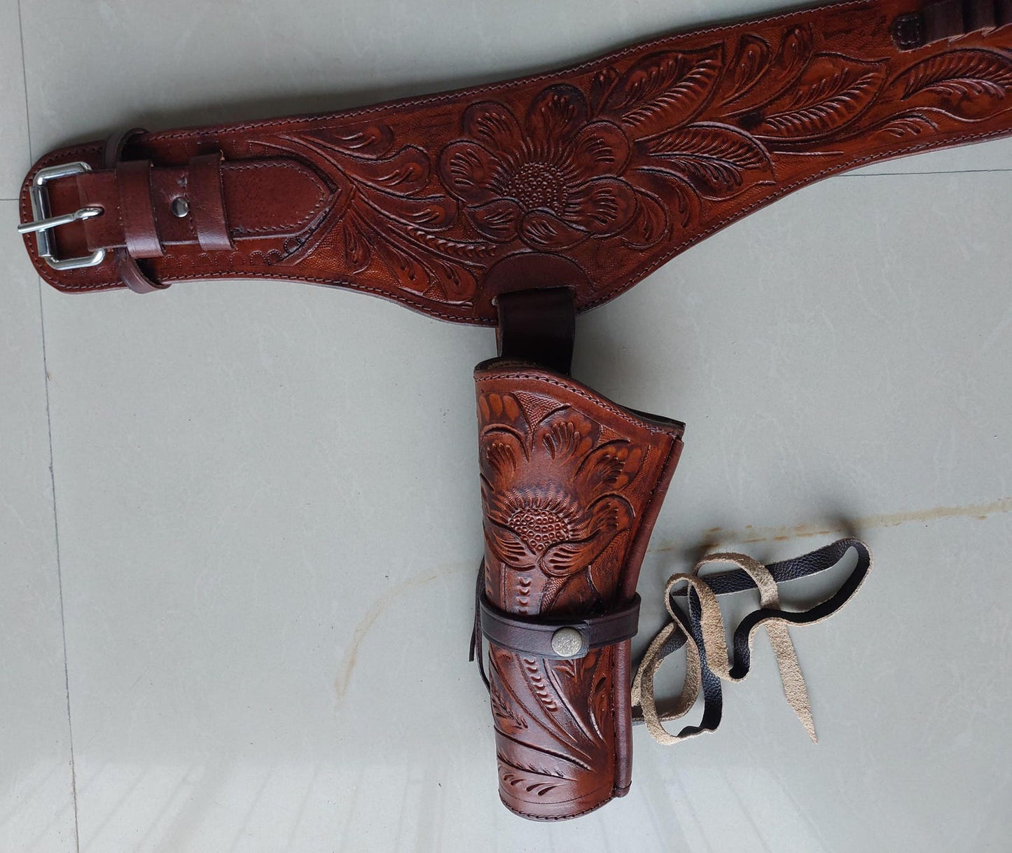 Western Gun Holster Belt – Dual Color Handmade Leather – Fits 3.5" to 8.9" Revolver – .22 .38/357, .44/45 Cal – Cowboy Style