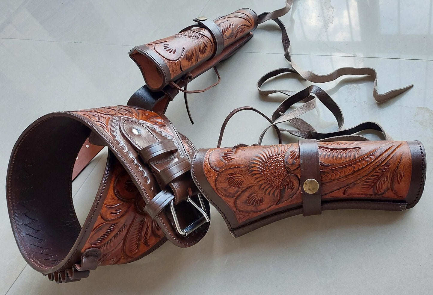 Western Dual Gun Holster Belt – Handmade Tooled Leather – Dual Color Cowboy Style – Fits .22, .38/357, .44/45 Cal Revolvers – 3.5” to 8.9” Barrel