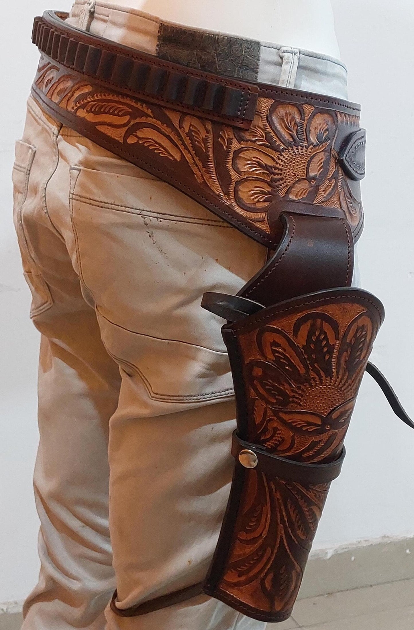 Cowboy Western Leather Gun Holster with Belt – Right Hand Draw – Handmade – Fits 3.5" to 8.9" Revolver – .22, .38/.357, .44/45 Cal