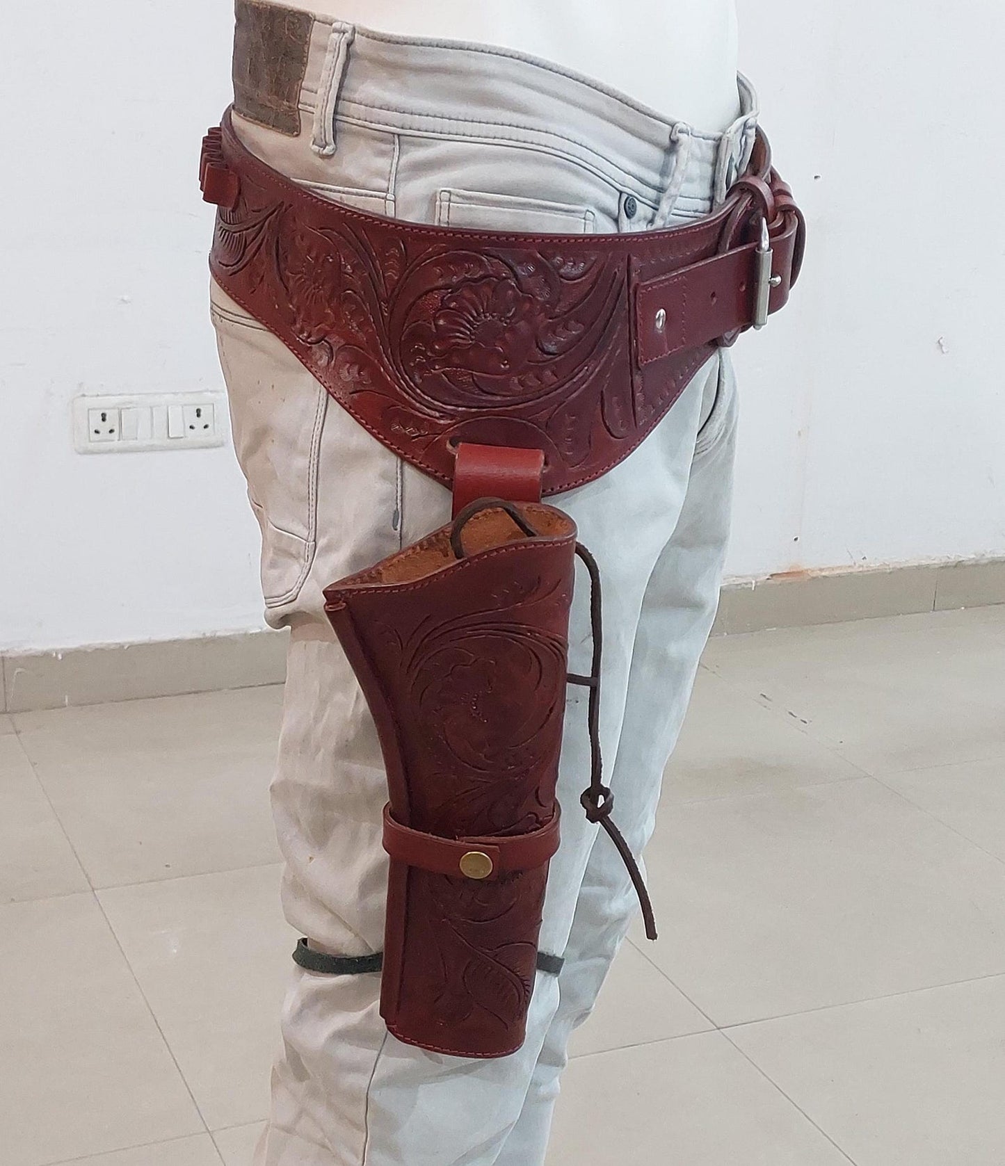 Custom Handmade Leather Revolver Holster Belt – Dual Color – Western Cowboy Style – Fits .22 .38/357 .44/45 Cal