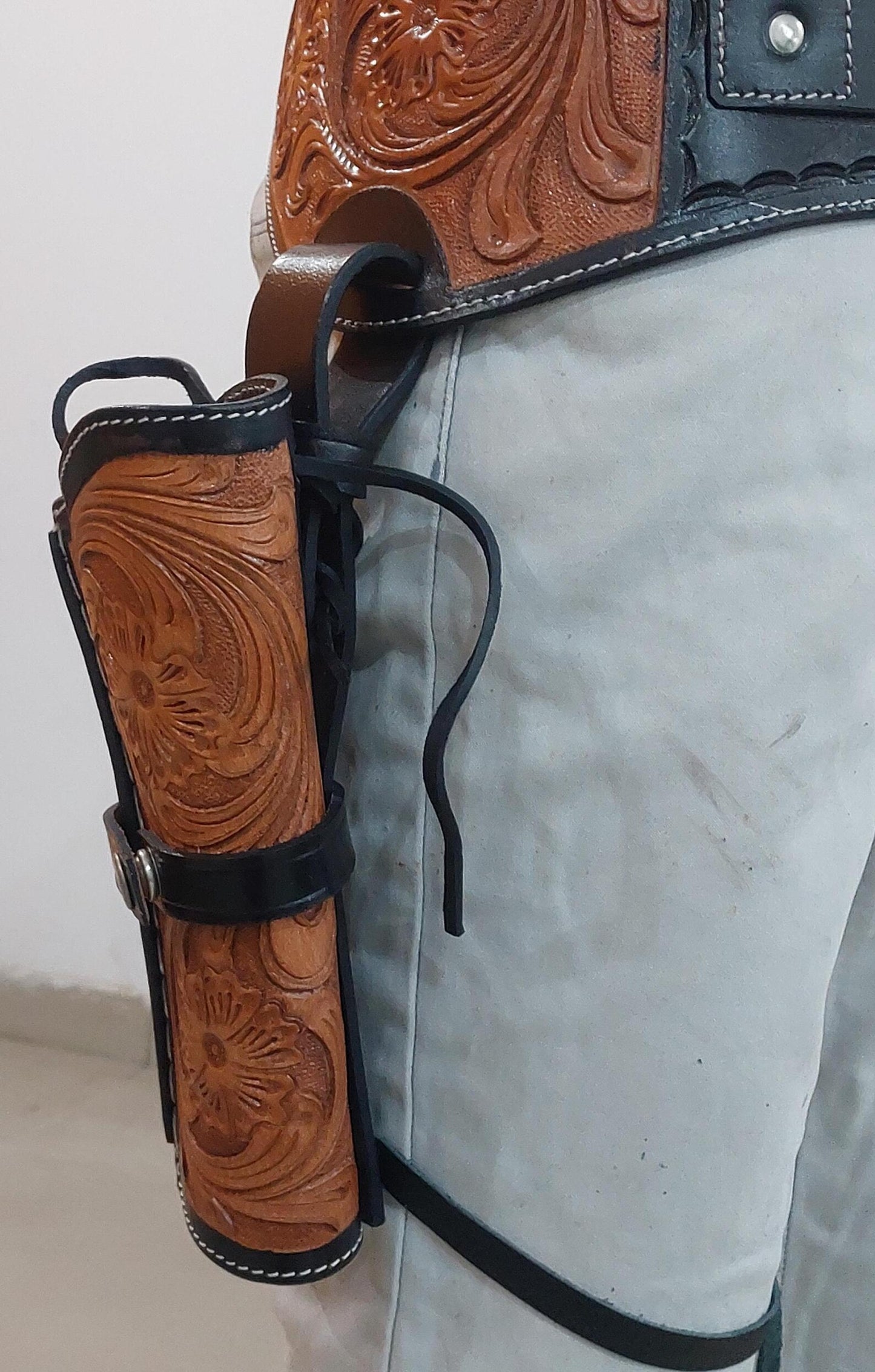 Handmade Western Gun Holster with Belt – Dual Color Leather – Cowboy/Cowgirl Style – Fits 3.5" to 8.9" Barrel – .22 .38/357 .44/45 Cal – Brown