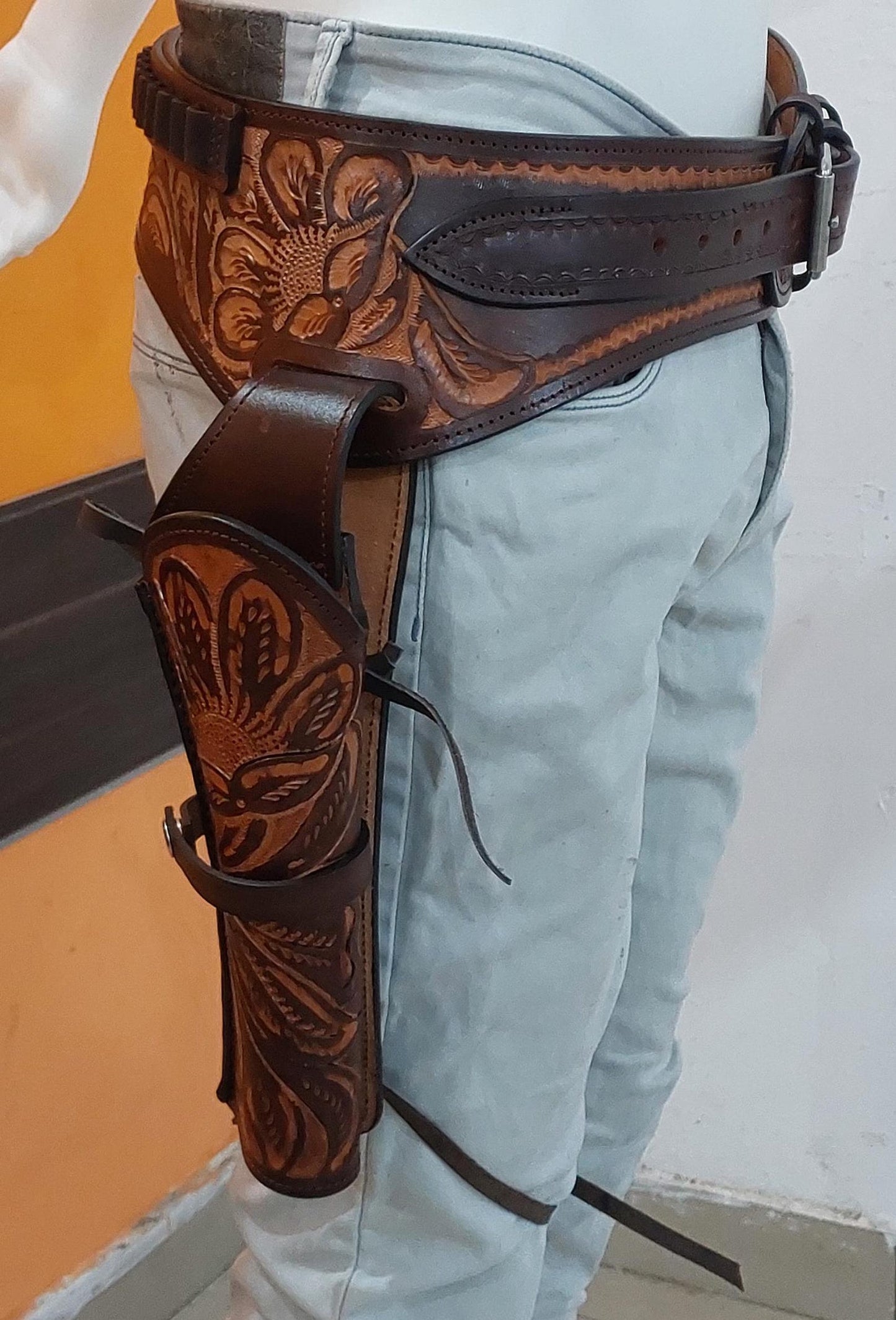 Cowboy Western Leather Gun Holster with Belt – Right Hand Draw – Handmade – Fits 3.5" to 8.9" Revolver – .22, .38/.357, .44/45 Cal
