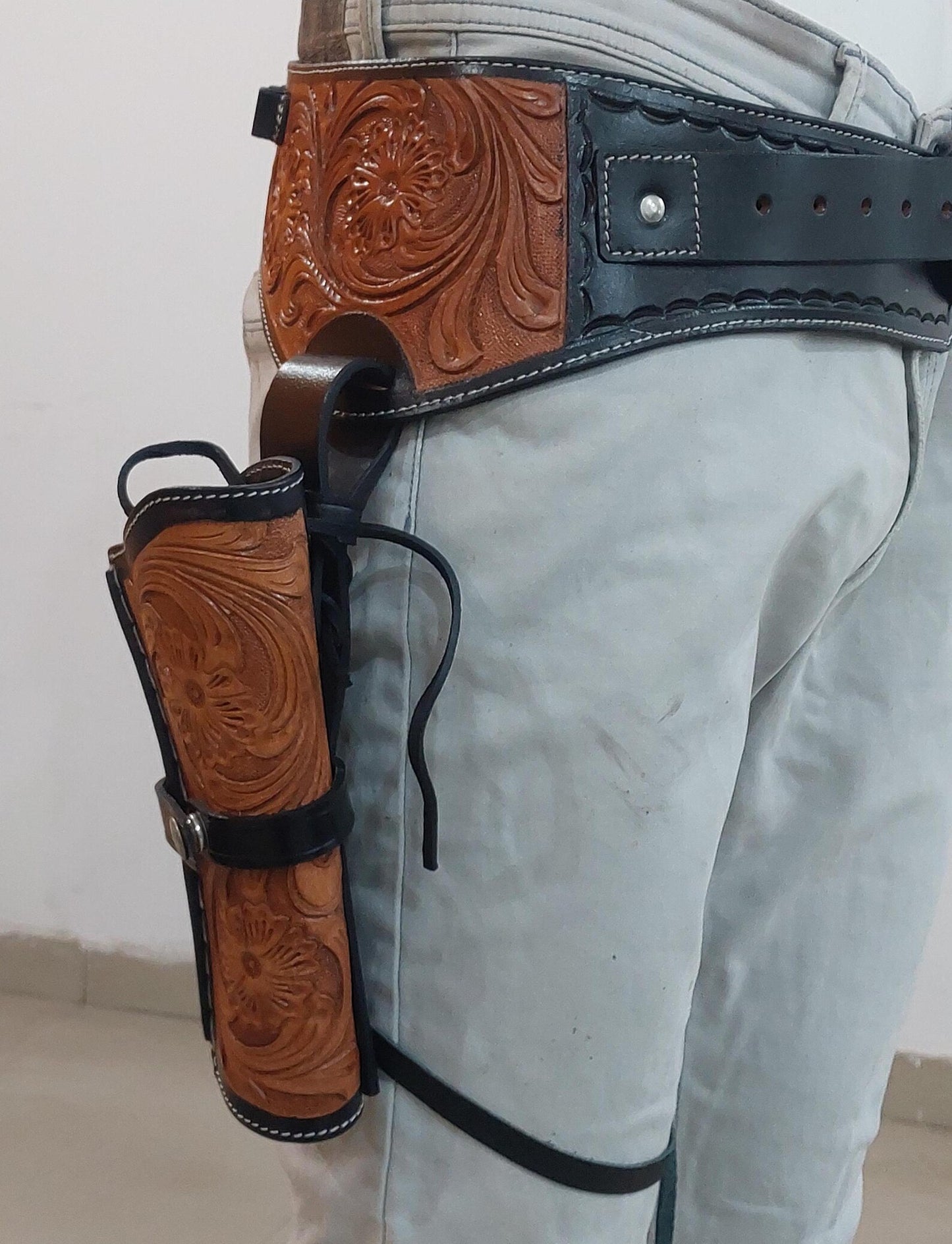 Handmade Western Gun Holster with Belt – Dual Color Leather – Cowboy/Cowgirl Style – Fits 3.5" to 8.9" Barrel – .22 .38/357 .44/45 Cal – Brown