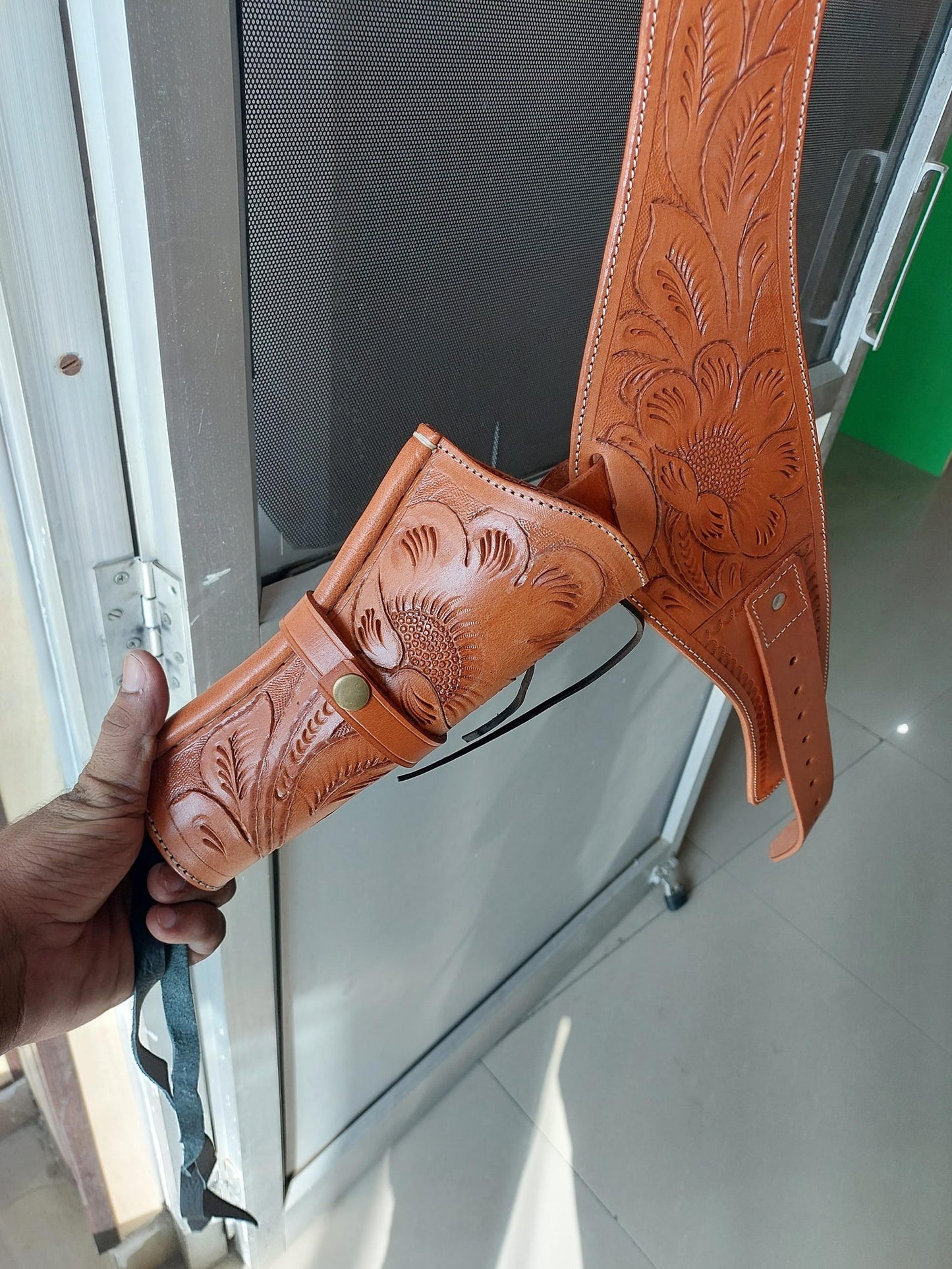 Western Leather Gun Holster – Handmade Full Grain – Fits Heritage, Taurus, Colt Revolvers – .22 .38/357 .44/45 Cal – Hand-Curved Cowboy Style