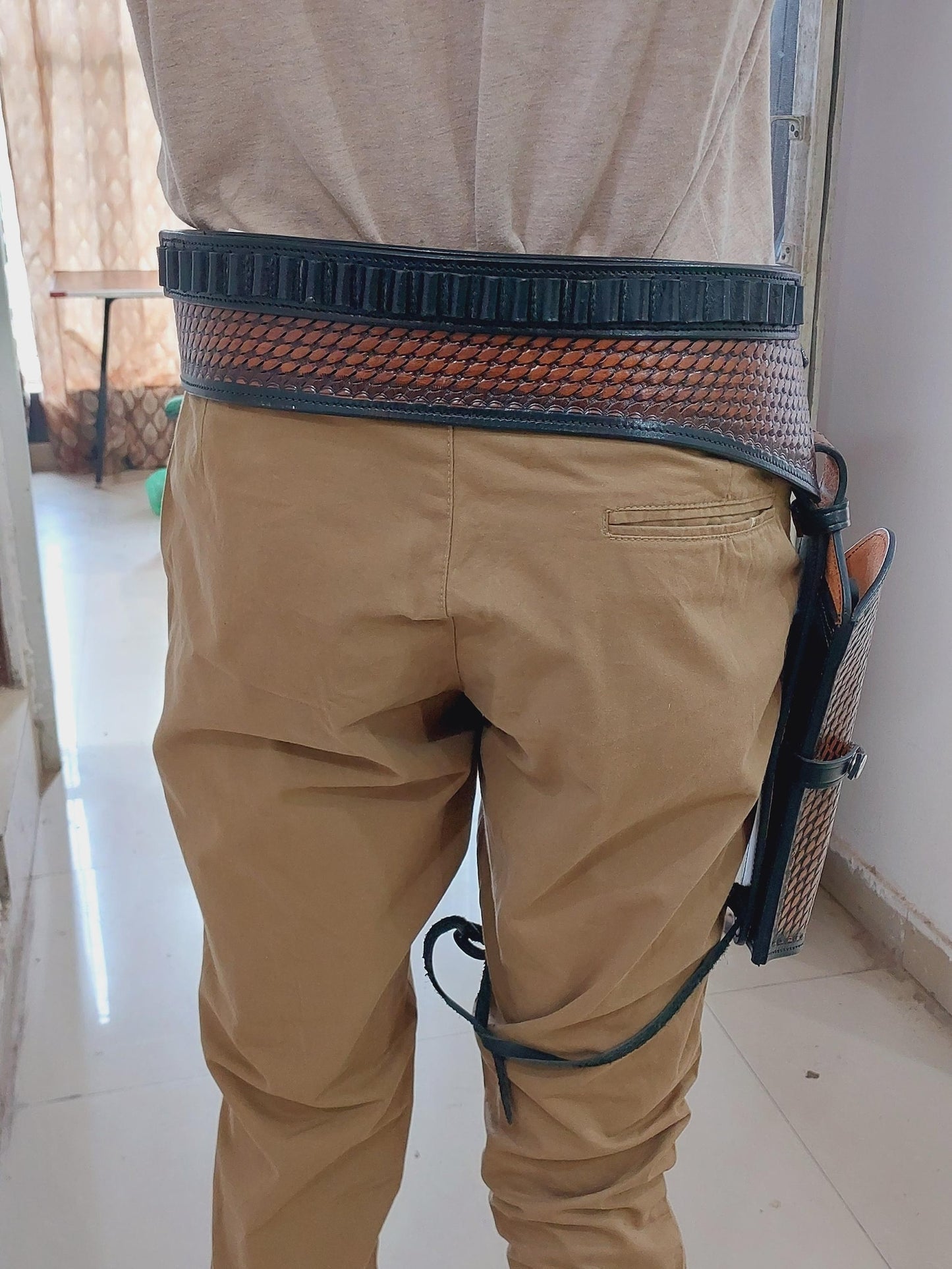 Handcrafted Western Leather Gun Holster & Belt – Right Hand Draw – Fits 3.4" to 8.9" Revolver – .22 .38/357 .44/45 Cal – Cowboy Style