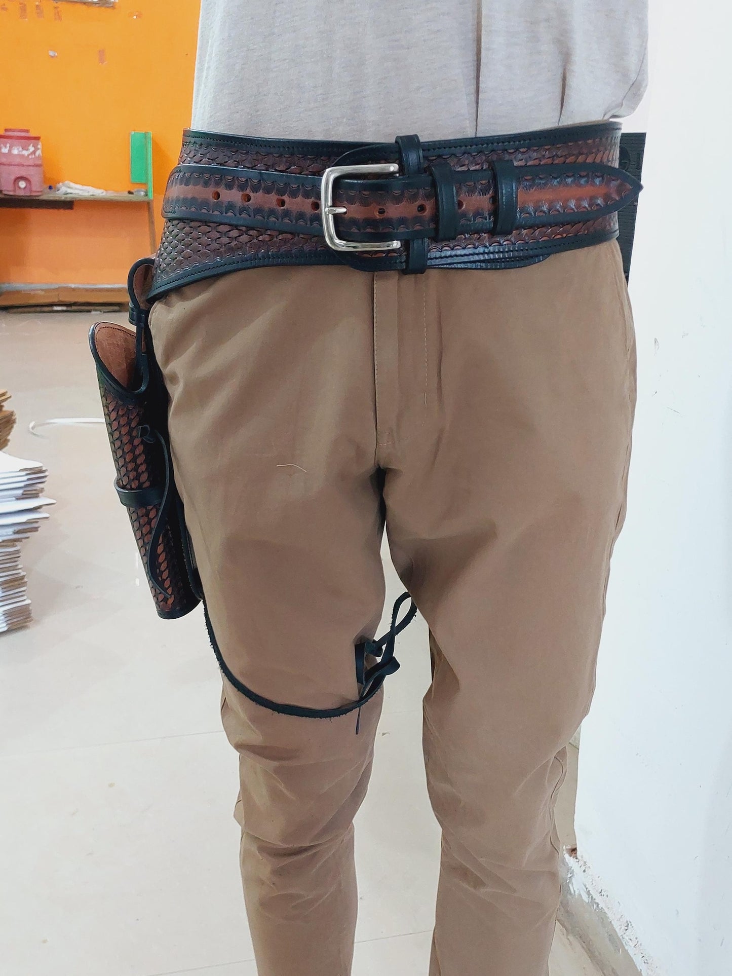 Handcrafted Western Leather Gun Holster & Belt – Right Hand Draw – Fits 3.4" to 8.9" Revolver – .22 .38/357 .44/45 Cal – Cowboy Style