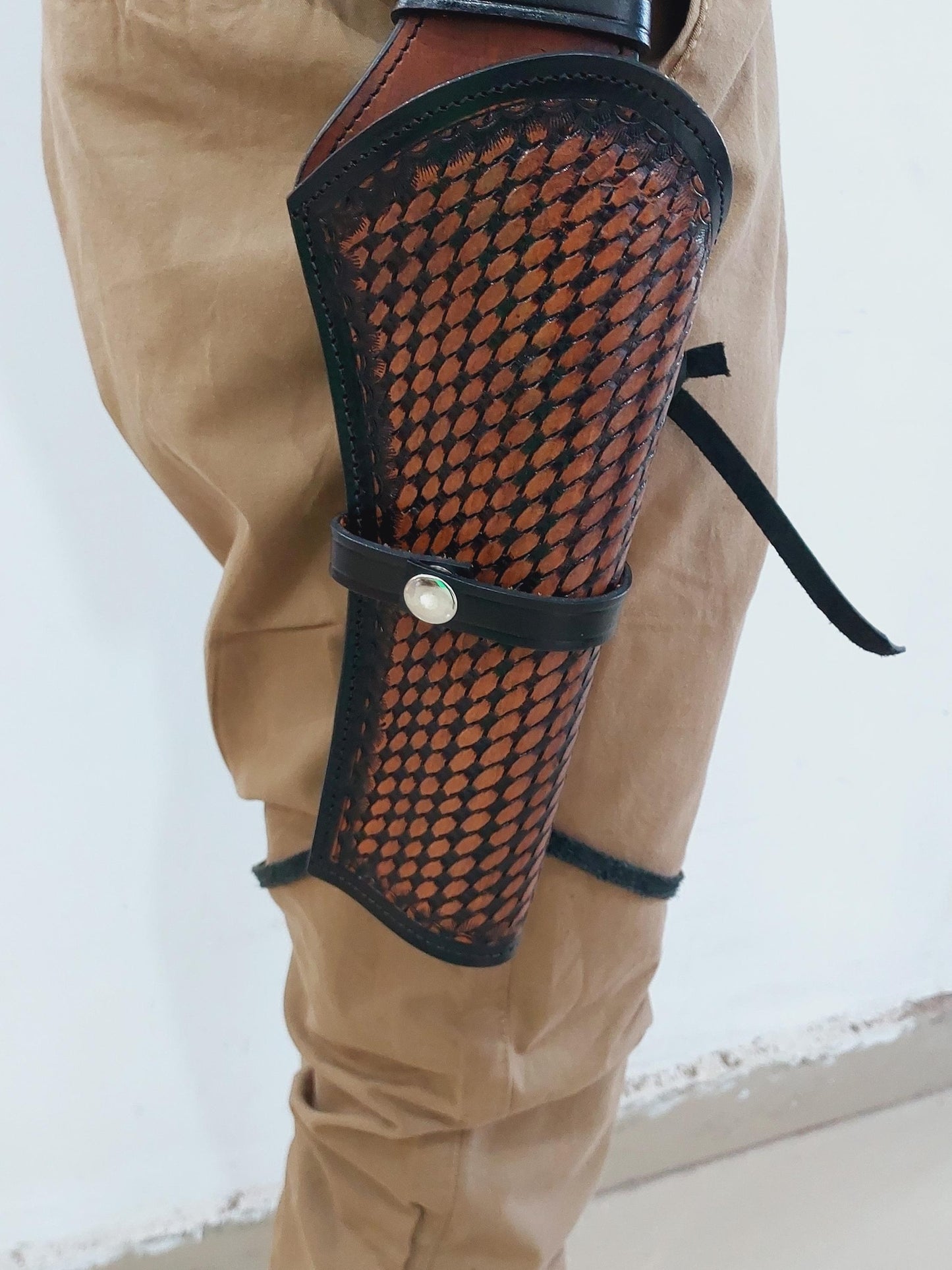 Handcrafted Western Leather Gun Holster & Belt – Right Hand Draw – Fits 3.4" to 8.9" Revolver – .22 .38/357 .44/45 Cal – Cowboy Style