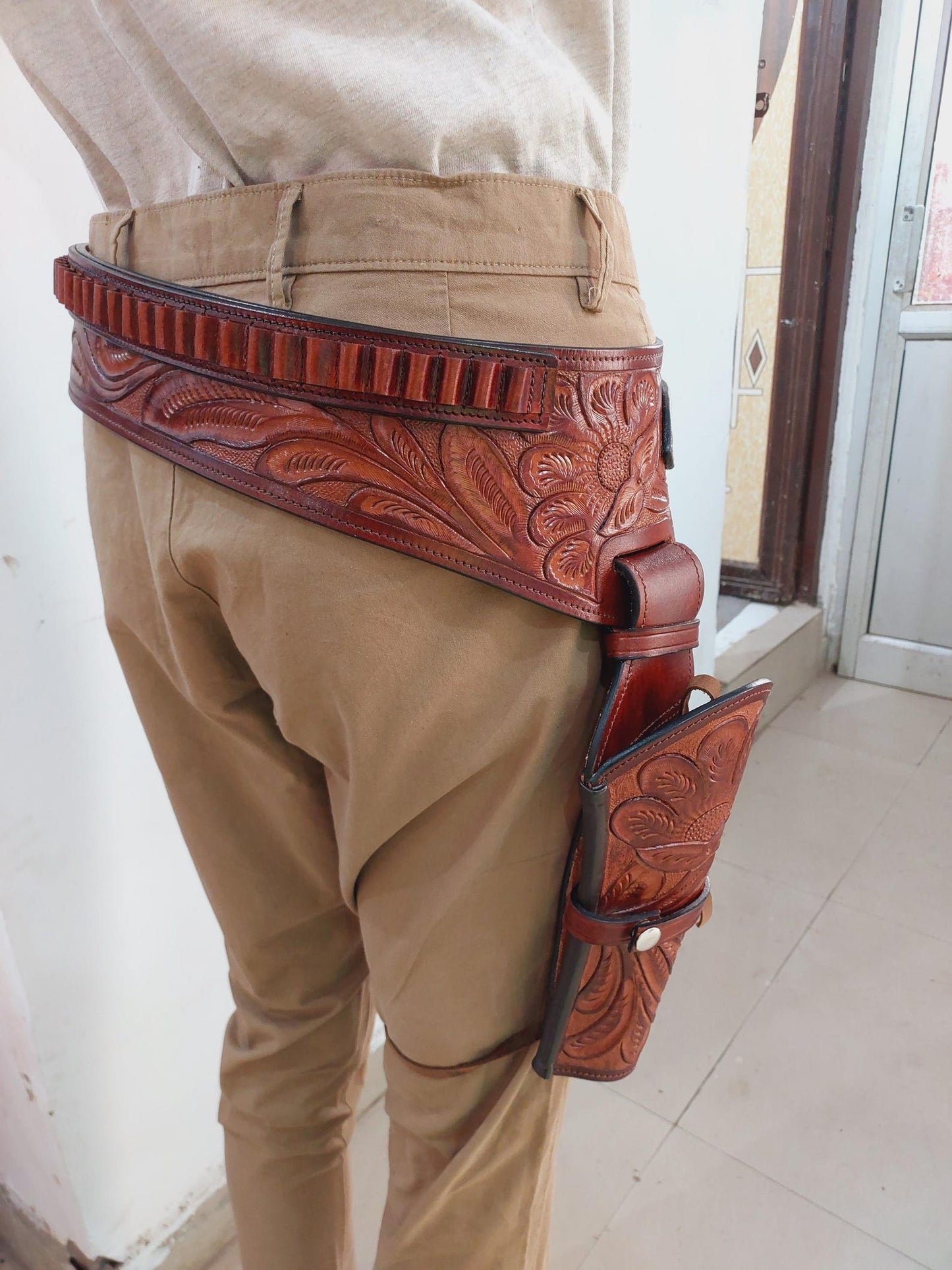 Western Gun Holster with Belt – Leather Cowboy Holster Right Hand Draw – Fits 4” to 6.5” Revolvers – .22, .38/357, .44/45 Caliber