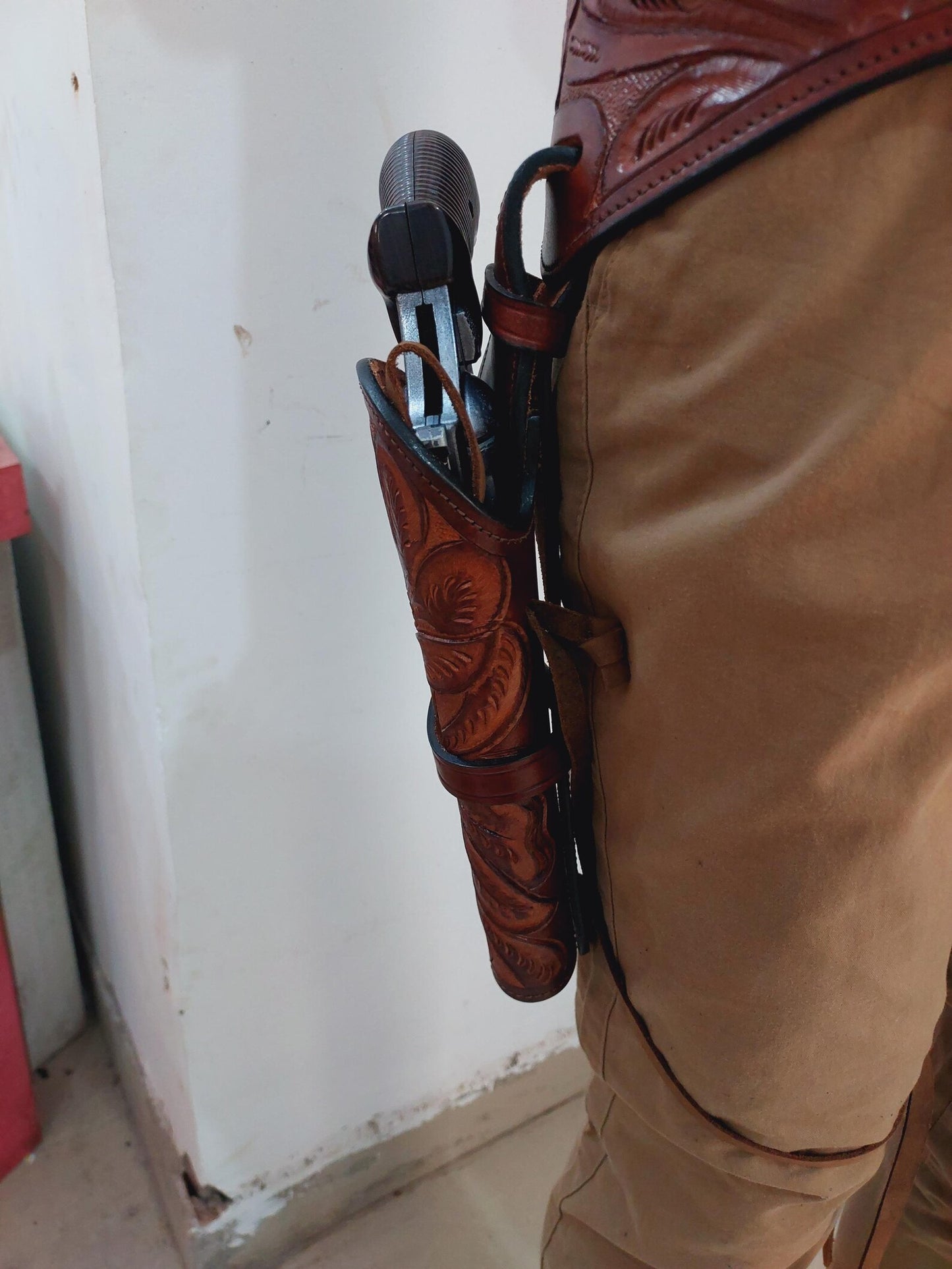 Western Gun Holster with Belt – Leather Cowboy Holster Right Hand Draw – Fits 4” to 6.5” Revolvers – .22, .38/357, .44/45 Caliber